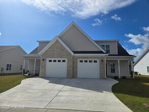 Building Photo - 813A Sarah Rebecca Dr