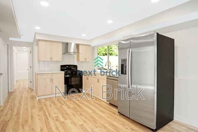 Building Photo - 11138 NE 129th St