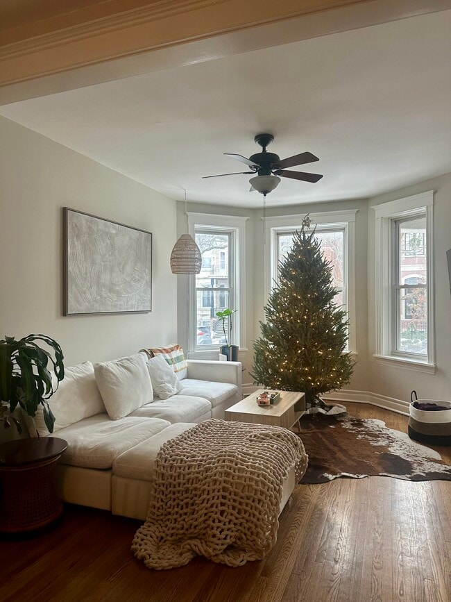 Foto del edificio - 3837 N Lakewood Ave