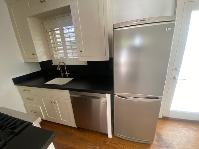 Foto del edificio - 2958 Exposition Blvd