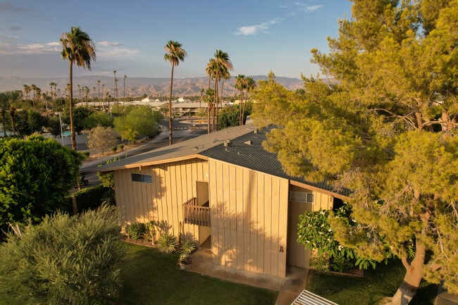 Building - 77805 California Dr