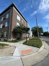 Building Photo - 724 S 5th Ave