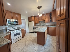 Building Photo - 470 Mercury Ln