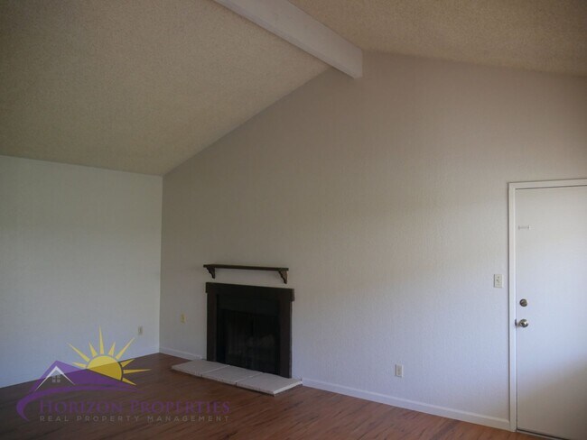 Foto del edificio - 6826/6828 Klingon Ct