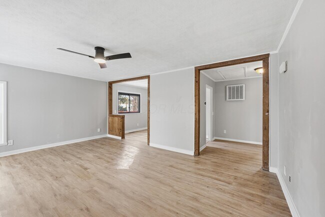 Foto del edificio - 566 E 10th St