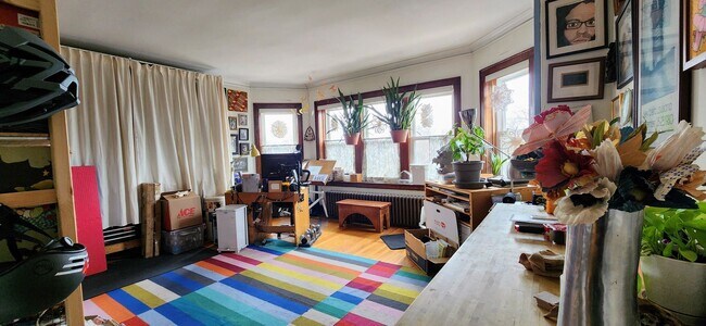 Foto del edificio - 2 bedroom penthouse in North Center