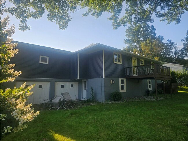 Foto del edificio - 7497 Lake Ave