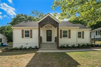 Building Photo - 2539 Glendale Cir SE