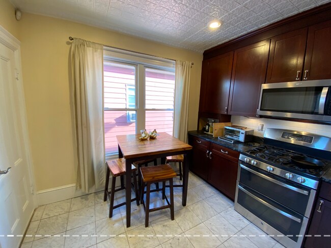 Foto del edificio - 381 Highland Ave