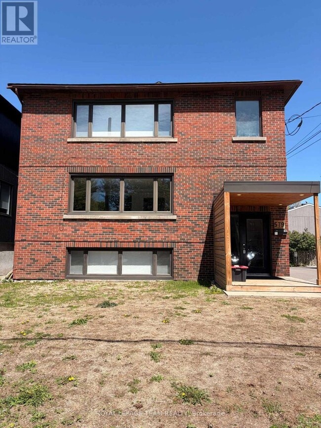 Building Photo - 579 Tweedsmuir Ave