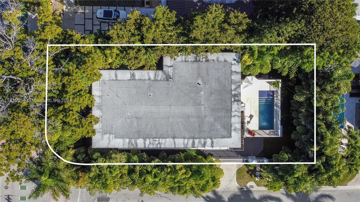 Building Photo - 425 W Dilido Dr