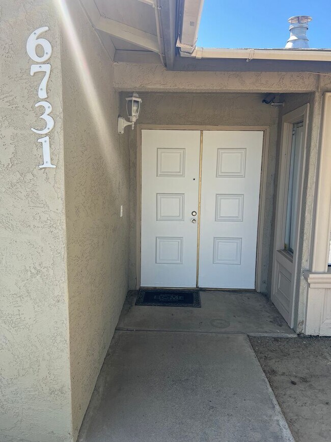 Building Photo - SOUTHWEST BAKERSFIELD