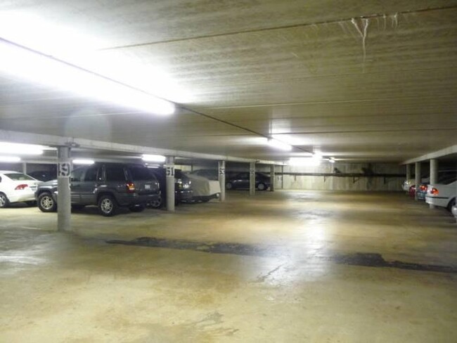 Building Photo - 1806 Hemlock Pl