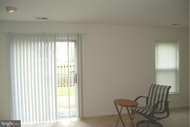 Foto del edificio - 1069 N George Mason Dr