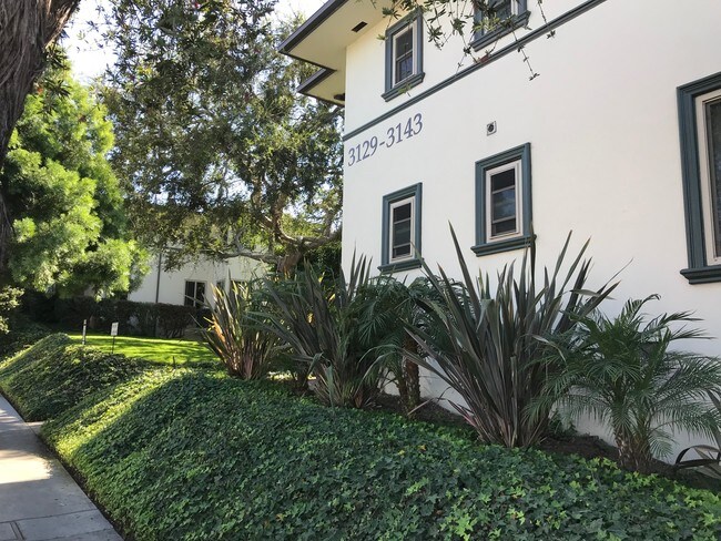 Building Photo - 3133 Overland Ave