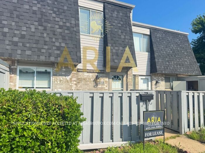 Primary Photo - Cute 2 Bed/1.5 Townhome Available NOW in T...