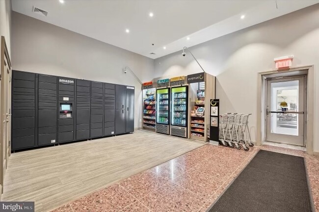 Amazon Lockers - 201 N 8th St