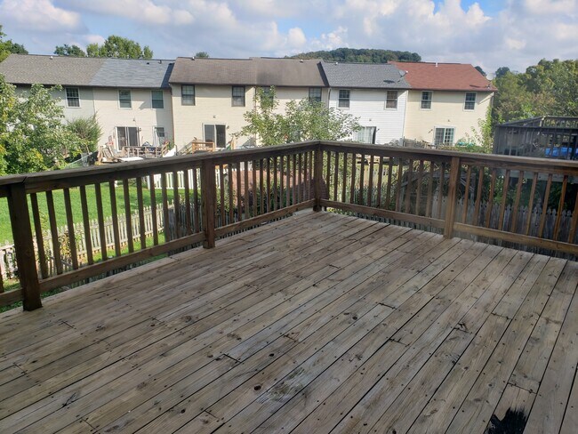 Rear deck - 840 Ewing Dr