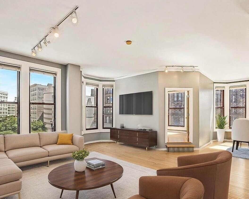 Foto principal - 108 W Wells St