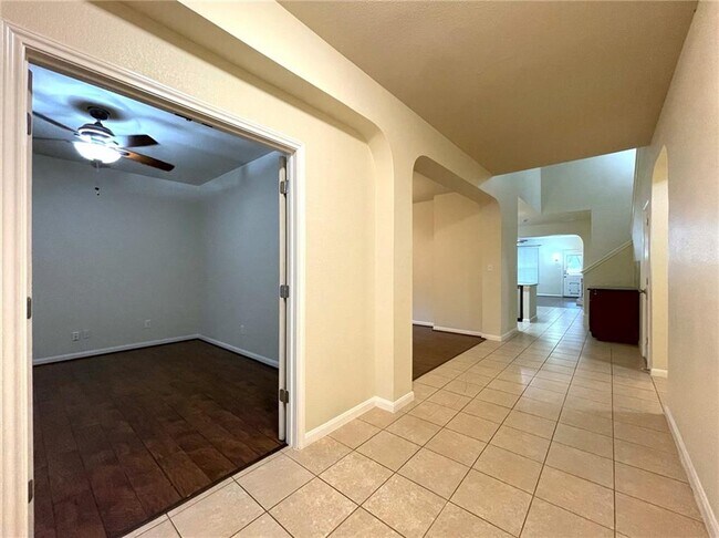 Building Photo - 800 S Frontier Ln