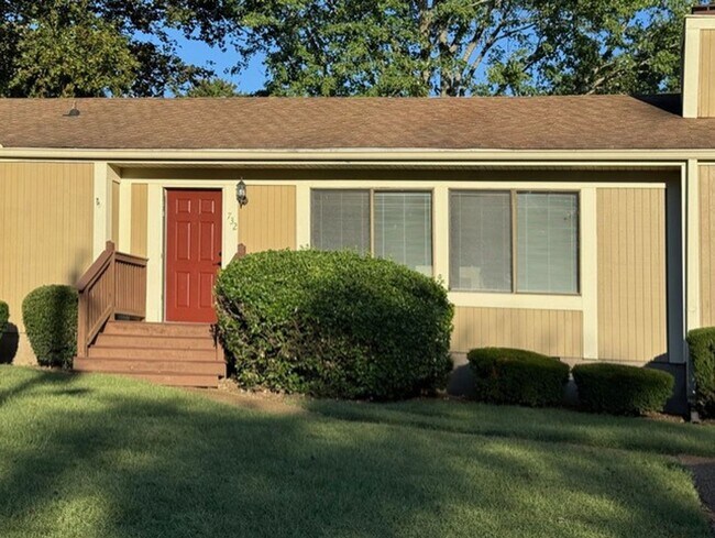 Building Photo - Renovated Villa in Bellevue- SPECIAL 1/2 Second's Months Rent