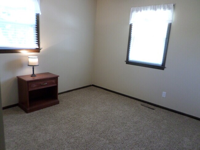 Foto del edificio - SHORT TERM LEASE ONLY