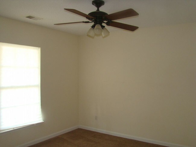 Building Photo - 1008 Lake Village Dr
