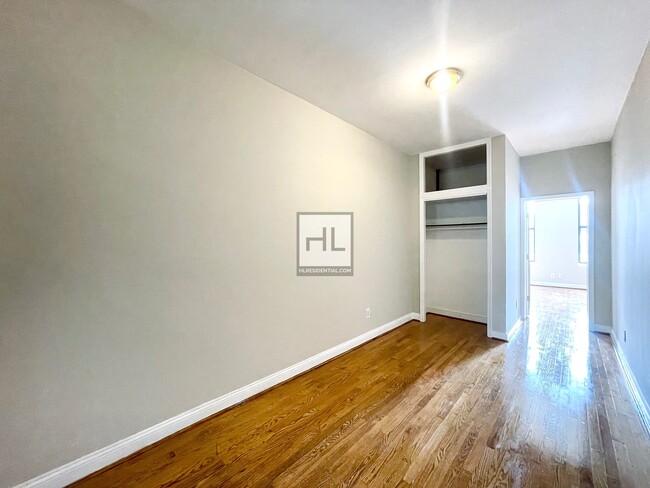 Building Photo - Huge 1 Bed + Home Office | 1501 Broadway