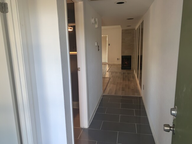 Building Photo - 14777 Wunderlich Dr