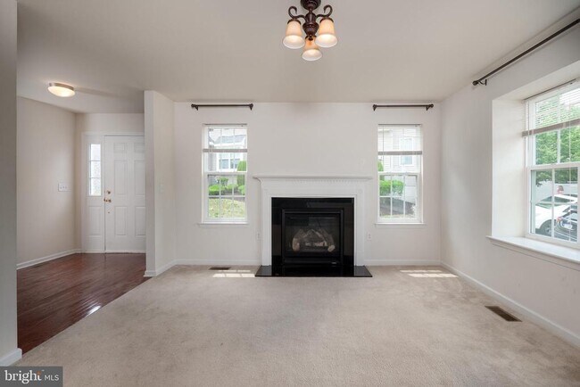 Building Photo - 4165 Bunker Hill Dr S