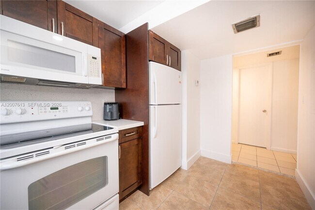 Foto del edificio - 500 NE 26th St