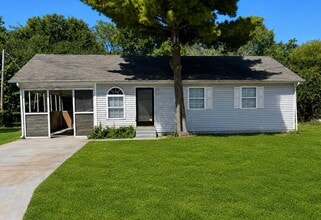 Building Photo - 330 N Mina Ave