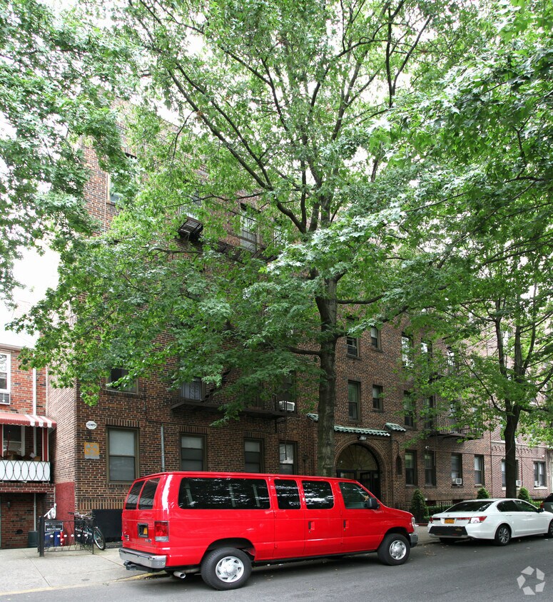 Foto principal - 1629 W 10th St