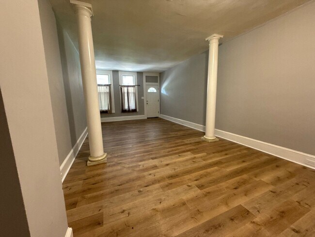 Foto del edificio - Three Bedroom Home In Baltimore With Park ...