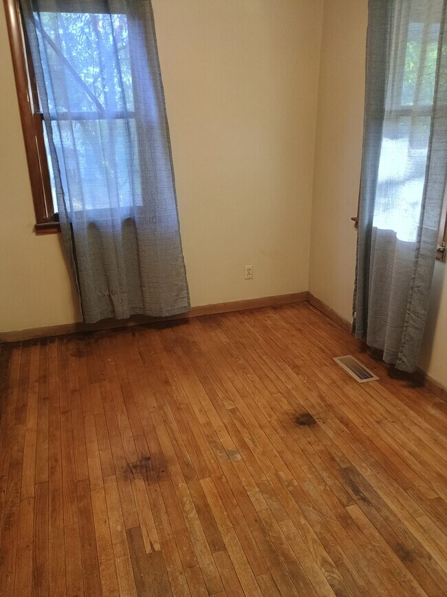 823 Smith Ave, Bedford, IN 47421 House Rental in Bedford, IN