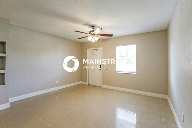 Foto del edificio - 4 Bedroom Pet-Friendly Home in Lauderhill, FL with Main Street Renewal