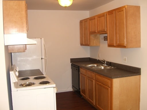 Building Photo - 2718 Golfside Dr