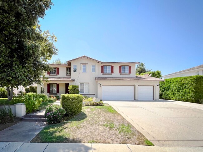 Building Photo - MUST SEE! Beautiful 3 bedroom + Loft + Off...