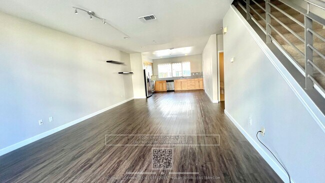 Foto del edificio - Contemporary Townhouse Living at Its Finest