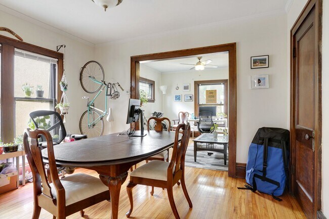 Foto del edificio - 3845 Grand Ave S