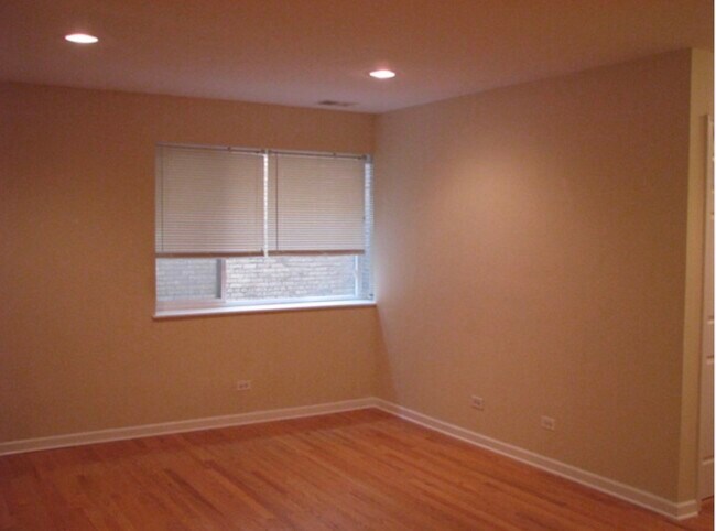 Foto del edificio - 5953 N Kenmore Ave