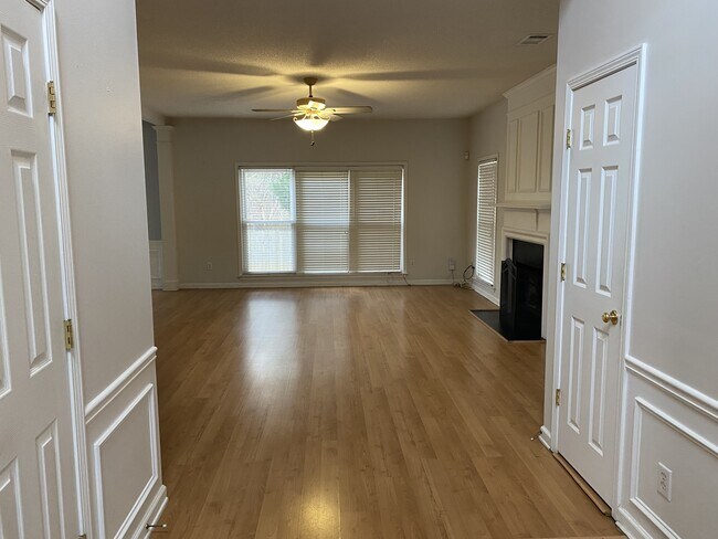Building Photo - 2706 Cottesford Dr SE