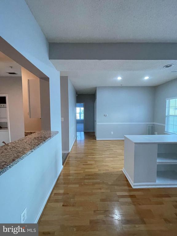 Foto del edificio - 1701 Lake Shore Crest Dr