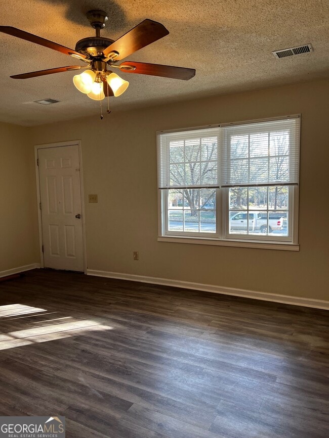 Building Photo - 420 N Elizabeth Ln