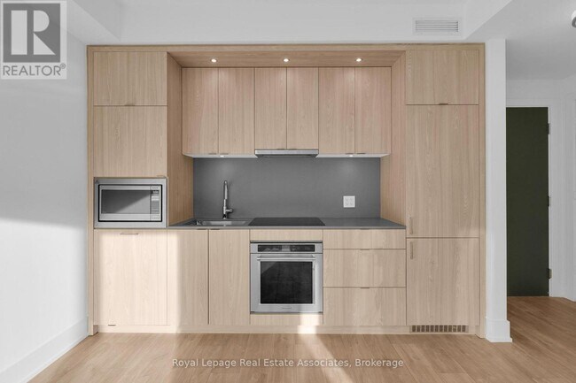 Building Photo - 259 The Kingsway