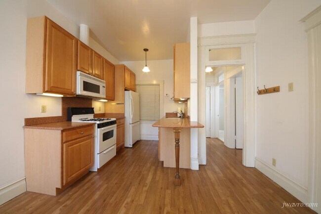 Building Photo - 2471 Lombard St