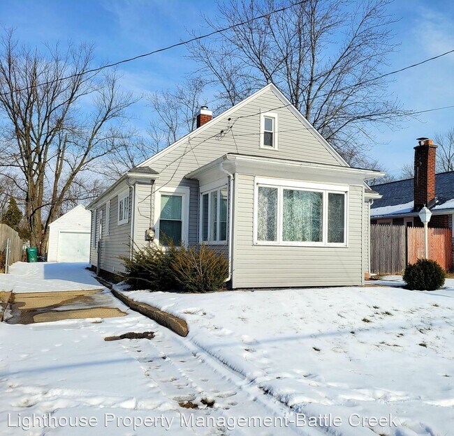 Building Photo - 2 br, 1 bath House - 200 Summer Street