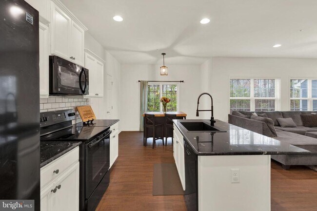 Foto del edificio - 155 Steamboat Ct