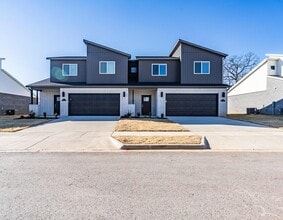 Building Photo - 657 Sun Meadow Dr
