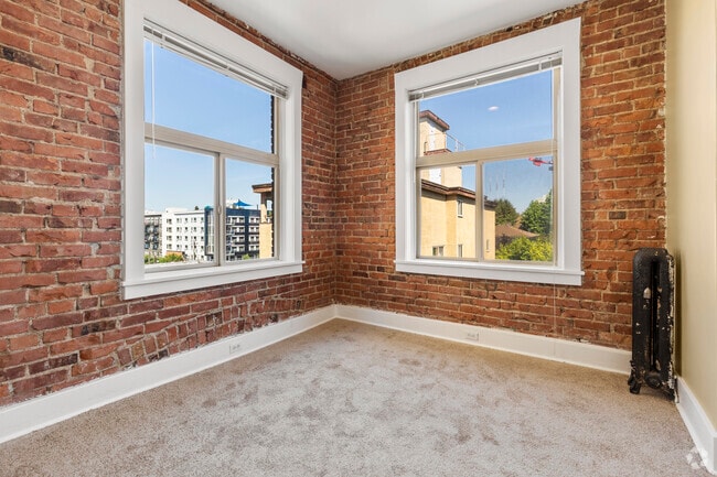Exposed brick with views - Manchester Arms